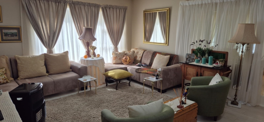 5 Bedroom Property for Sale in Hartenbos Central Western Cape